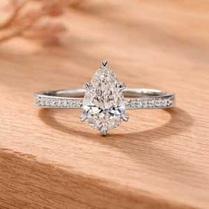 Bague de fiançailles et de mariage classique pour femme en or massif 10k 14k 18k, sertie de diamants de laboratoire taille poire et taille ronde, pureté E Clarity VVS - Product Image 2