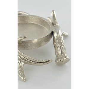 Portavelas de cuerno de ciervo plateado con copa redonda texturizada, soportada por patas de cuerno de ciervo realistas y rústicas, para decoración. - Product Image 6