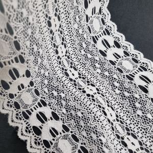 Tissu en dentelle extensible géométrique 17,5 cm en nylon et élasthanne à bord festonné pour lingerie, robes et confection de vêtements - Product Image 4