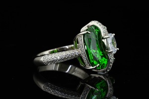 Anillo de Moissanita Verde Ovalado, Anillo de Compromiso con Incrustaciones de Pavé, Plateado en Plata, para Mujer, Joyería para Fiestas - Product Image 3