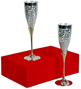 Gobelet décoratif vintage en métal argenté, calice gravé artisanal à long pied et motif orné, style antique pour table - Product Image 1