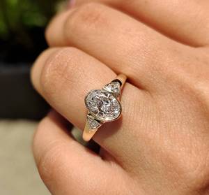 Anillo de Compromiso de Lujo con Diamante Cultivado en Laboratorio de Corte Ovalado de 1 Quilate, Oro Blanco Sólido de 14k, Claridad VVS1, Sin Níquel, Sin Plomo, para Mujer - Product Image 5