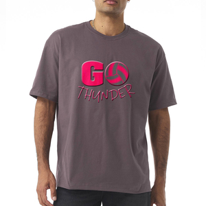 เสื้อยืดผู้ชายคุณภาพสูง ผ้าฝ้าย 100% เป็นมิตรกับสิ่งแวดล้อม น้ำหนัก 220 กรัม ทรงโอเวอร์ไซส์ สกรีนโลโก้และพิมพ์ลายนูนตามสั่ง ระบายอากาศได้ดี ผ้าไม่ยับ - Product Image 1