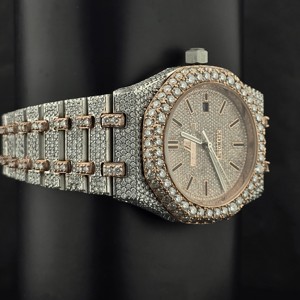 นาฬิกาข้อมือควอตซ์ Ice Look Jewelry Luxury Hip Hop ขนาด 41 มม. ตัวเรือนสีโรสโกลด์ สายสแตนเลส ขอบหน้าปัดประดับโมอิสซาไนต์ พร้อมหน้าปัดแสดงวันที่ ดีไซน์หรูหรา - Product Image 5