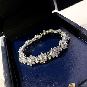AMBER JEWELS Bracelet tennis unisexe en cristal, strass, diamant de laboratoire et perle d'eau douce, motif floral romantique, pour usage quotidien, chaîne à maillons IGI - Product Image 1