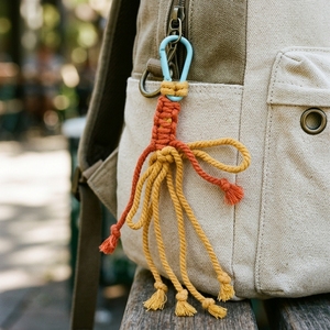 Colgante de Borla de Macramé de Algodón Resistente Hecho a Mano, Llavero Boho con Flecos Trenzados, Accesorio Estético para Mochila y Bolso, Naranja - Product Image 6