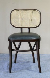 Chaise de salle à manger en bois de mahogany massif et rotin avec siège rembourré en cuir PU noir pour la maison, la villa, l'appartement et l'hôtel - Product Image 4