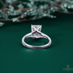 Anillo de Diamante Cultivado en Laboratorio con Corte Esmeralda y Banda Pavé en Oro Blanco de 14K/18K, Joyería Nupcial Personalizada - Product Image 3