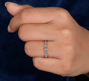 Bague de mariage minimaliste pour femme en or 14 carats, diamant de laboratoire, plaqué rhodium, taille brillant rond, 0,40 carat - Product Image 6