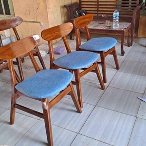 Muebles de interior de madera de teca personalizados para proyectos de cafeterías y hoteles, silla y asiento de tela - Product Image 1