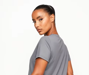 Camiseta de manga corta 100% algodón, básica, lisa, con impresión de logotipo personalizado, cuello redondo, camisetas de verano para mujer. - Product Image 3