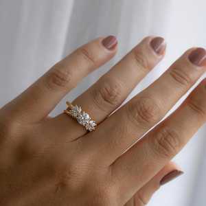Anillo de compromiso de oro de 14k y 18k con diamante cultivado en laboratorio de 1 quilate, corte marquesa de 10 mm, con piedra lateral en forma de hoja, anillo solitario vintage, venta al por mayor B2B de fábrica - Product Image 6