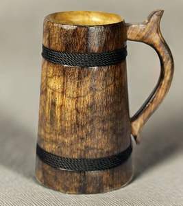 Tasses en bois uniques mettant en valeur de magnifiques motifs boisés, légères mais robustes, complément idéal pour les cuisines de style ferme moderne - Product Image 1