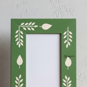 Cadre photo de luxe en os vert incrusté, fait main, motif floral - Product Image 5
