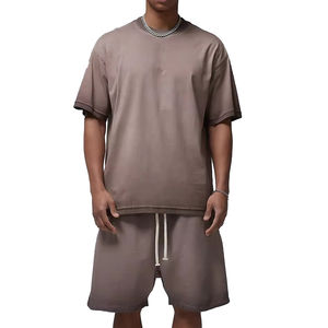 Ensemble short et t-shirt délavé style streetwear pour homme – T-shirt ample à épaules tombantes et short délavé effet soleil – Deux pièces - Product Image 2