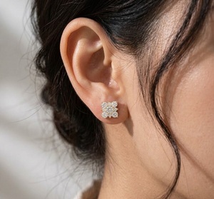 Boucles d'oreilles en diamant de laboratoire, bijoux, 2,0 carats, en forme de fleur, clous en grappe, en or jaune 14K/18K, prix de gros, bijoux de mariage - Product Image 1