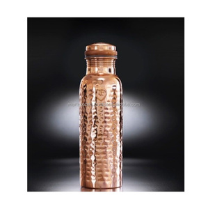 Botella de Cobre Ecológica Ayurvédica Premium para una Hidratación Saludable, Apta para Agua Hirviendo, Unisex, en Caja de Regalo - Product Image 2