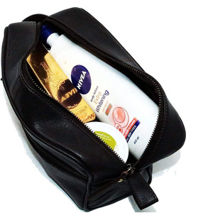 Kit de afeitado para hombre con logotipo personalizado al por mayor, bolsa de ducha de viaje con cremallera táctica para artículos de aseo para hombres a precio asequible. - Product Image 4