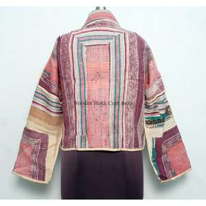 Chaqueta ecológica de estilo étnico bohemio con bordado Kantha multicolor y patchwork de algodón hecho a mano en India, ideal para uso casual. - Product Image 5
