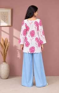 Kurta en coton imprimé floral blanc avec pantalon palazzo bleu, coupe ample décontractée, idéal pour le printemps - Product Image 2