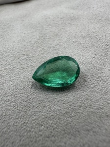 Émeraude zambienne naturelle vert intense, taille poire, 4,07 carats, pierre précieuse non montée pour la création de bijoux - Product Image 1