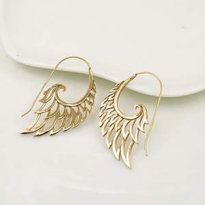 Boucles d'oreilles créoles en laiton plaqué or, style bohème, tendance, cadeau pour femme, bijoux par Sunil Jain - Product Image 3