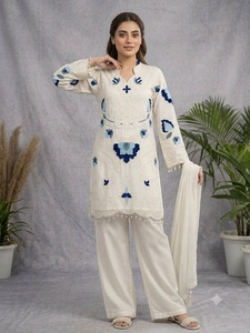 Ensemble Salwar Kameez brodé blanc avec dupatta, coupe ample, vêtements traditionnels pour femmes, style Inde Pakistan - Product Image 2