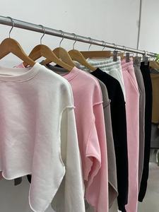 เสื้อครอปมีฮู้ดแบบสวมหัวของผู้หญิง3D ขนแกะพิมพ์ลายเสื้อครอปสำหรับฤดูหนาว - Product Image 3