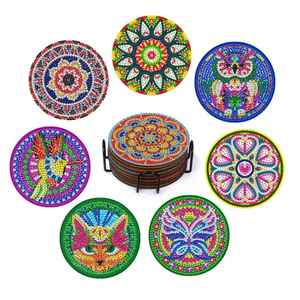 Sous-verres perlés en forme de visages portant des lunettes, design tendance pour enfants, colorés, à prix abordable, pour décorations de table à la maison et dans les hôtels - Product Image 6