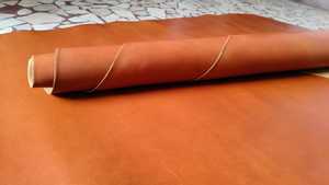 Peaux de buffle de qualité supérieure, sélectionnées pour leur durabilité et leur texture exquise. Parfaites pour la fabrication artisanale de cuir haut de gamme. - Product Image 5