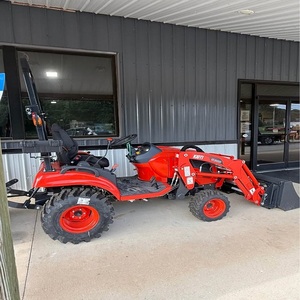 Tracteur compact puissant Kioti pour les petits agriculteurs recherchant des performances fiables et un équipement polyvalent pour les tâches quotidiennes sur le terrain - Product Image 1