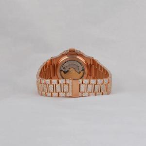 Montre Hip-Hop personnalisée Elvoragems avec cristaux de saphir et moissanite VVS glacés |   Montre à quartz multifonction de luxe unisexe avec bracelet en acier inoxydable - Product Image 4