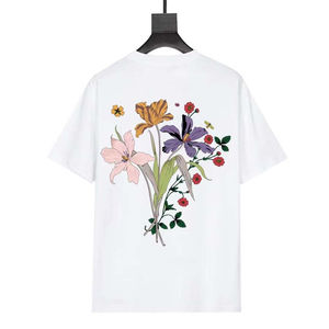 T-shirts unisexes de luxe à imprimé floral tendance, de qualité supérieure et à prix raisonnable, en promotion. - Product Image 4