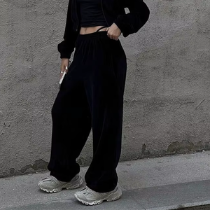 Ensemble décontracté deux pièces pour femme, style urbain, collection 2026, avec sweat à capuche à manches longues et pantalon taille haute élastique assorti, idéal pour le quotidien - Product Image 6
