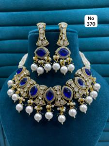 Conjunto de collar Kundan chapado en oro para novias indias con perlas de imitación y pendientes a juego de circonita para fiestas de boda de mujeres - Product Image 4