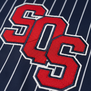 Camiseta de béisbol clásica con corte moderno y bordado personalizado para equipos deportivos profesionales y amantes del deporte. - Product Image 4