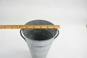 Cubo Metálico Resistente para Uso Doméstico, en Jardines y en la Industria - Product Image 2