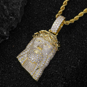 Collier religieux AMBER JEWELS pour femme, plaqué or 14 carats, pendentif visage de Jésus, couronne d'épines, diamants synthétiques taille brillant - Product Image 1