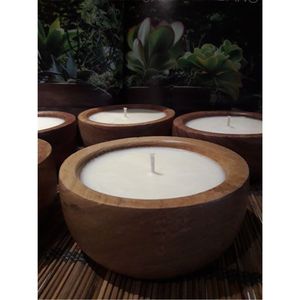 Bougie artisanale en bois sculpté en forme de bol à pâte |   Bougie parfumée de luxe en cire de soja à 3 mèches pour la décoration de la maison |   Bol décoratif en bois massif naturel - Product Image 3