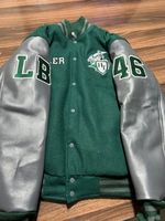 Veste universitaire de qualité supérieure verte et blanche pour hommes, avec broderie chenille et manches en cuir, pour les matchs de baseball, vente en gros, personnalisable