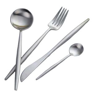 Ensemble cuillère et fourchette d'argenterie économique Portugal personnalisé vaisselle en acier inoxydable plaqué argent avec poignée solide - Product Image 1