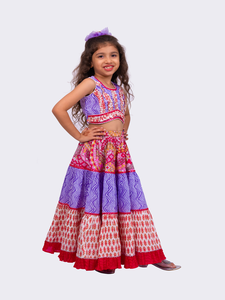 Haut sans manches en coton tissé Elaisha, patchwork ethnique imprimé sur toute la surface, avec lehenga lavande et rose - Product Image 4