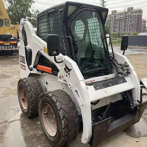 Chargeuse compacte sur pneus Bobcat d'occasion S300 S160 S450 4x4 avec godet - Product Image 1