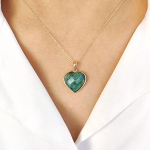 Pendentif en or 14 carats avec émeraude naturelle taille cœur 13x13mm, pendentif émeraude véritable, bijoux en or fin, pendentif cœur pour femme, vente en gros - Product Image 1