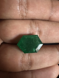 Esmeralda Zambiana Natural, Corte Hexagonal, Verde Intenso, Gema Suelta para Joyería Personalizada, Colecciones Finas e Inversiones - Product Image 4