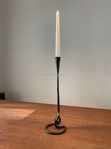 Bougeoir de Noël élégant de style vintage avec finition noire - Product Image 4