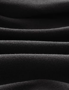 Shorts de sport noirs taille haute pour femme, en tricot extensible, respirants, coupe ajustée, pour entraînement et yoga - Product Image 5
