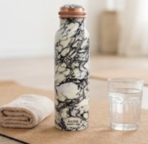 Botella de agua de cobre con estampado de mármol blanco y negro de alta calidad, elegante y ecológica, ideal para uso diario y viajes al gimnasio. - Product Image 4