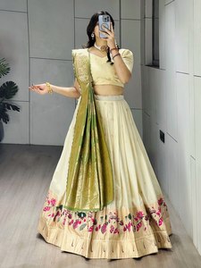 Ensemble de lehenga Paithani haut de gamme avec bordure florale en zari et dupatta en satin de créateur – Idéal pour les mariages et les fêtes - Product Image 2