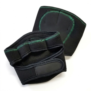 Soporte de Muñeca Ajustable de Neopreno Negro con Cierre de Gancho y Bucle para Deportes y Fitness, Protección Profesional Unisex - Product Image 1